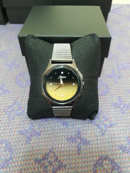 นาฬิกาข้อมือผู้หญิง แบรนด์ ginque แท้ 100 เปอร์เซ็นต์ สภาพสวย ใช้งานน้อย เดินปกติพร้อมใช้งาน งานสะสมแม่ค้า ดูแลรักษาดี รูปที่ 2