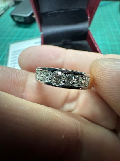 แหวนเพชรเเท้ แบบฝังสอด รูปที่ 10