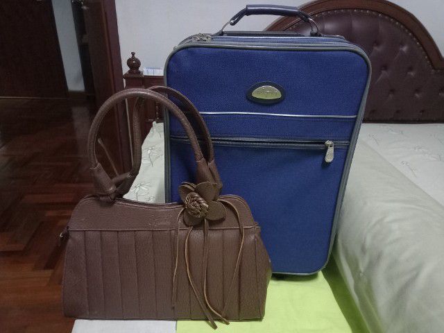 กระเป๋าหนังสะพาย