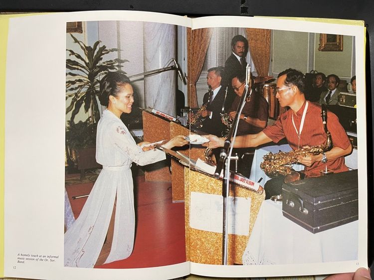 หนังสือ เพลง ในหลวงร.9 เก่าสะสม