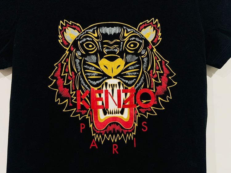 เสื้อยืด KENZO แท้ 💯 size S ผู้หญิง ขนาด อก 17.5 ยาว 24.5 นิ้ว สภาพดีมาก สกีนโลโก้เต็ม ลายสวย เนื้อผ้าดีมาก หายากน่าสะสมครับ รูปที่ 4