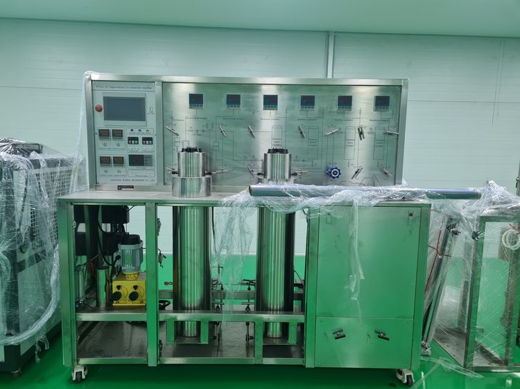 เครื่องสกัดสมุนไพร supercritical extraction  (co2) 