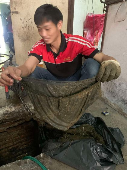 ท่อน้ำตัน ส้วมตัน ทะลวงท่อ งูเหล็ก แก้ได้ รูปที่ 4