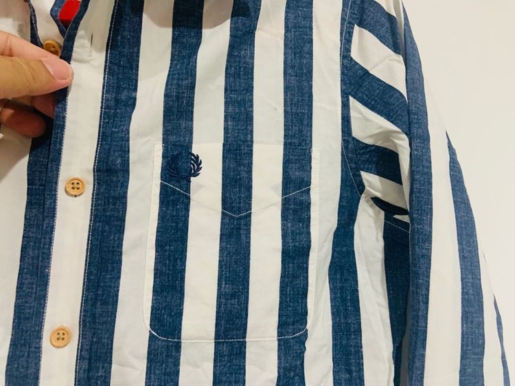 เสื้อเชิ้ต FRED PERRY แท้ 💯 size SX วัดจริงเท่า M ขนาด อก 20 ยาว 28 นิ้ว สภาพใหม่มาก ทรงสวย เนื้อผ้าดีมาก หายากน่าสะสมครับ รูปที่ 3