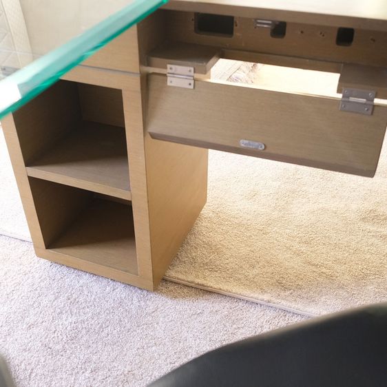 โต๊ะทำงานเข้ามุม L-Shape ท็อปกระจก โต๊ะปรับพับได้ มีลิ้นชักและช่องเก็บของ รูปที่ 3