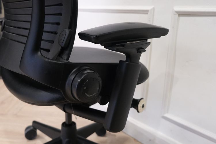 Ergonomic Chair Made in USA (BLACK) เก้าอี้ทำงานเพื่อสุขภาพ Steelcase รุ่น Leap V2 รูปที่ 6