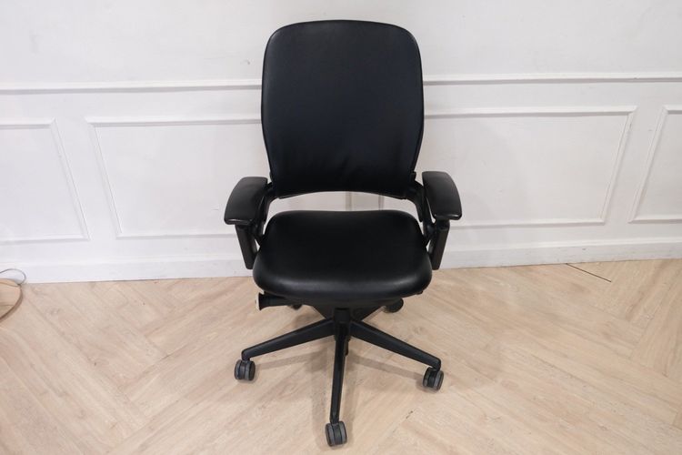 เก้าอี้สำนักงาน หนัง ดำ Ergonomic Chair Made in USA (BLACK) เก้าอี้ทำงานเพื่อสุขภาพ Steelcase รุ่น Leap V2