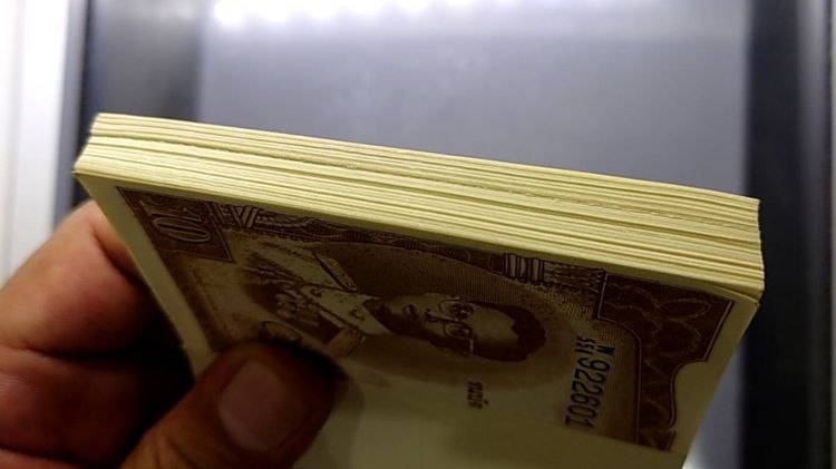 ธนบัตรยกแหนบ 100 ใบ เรียงเลข ธนบัตร 10 บาท แบบ 9 รุ่น 5 สมัยรัชกาลที่9 ปี 2500 ไม่ผ่านใช้งาน รูปที่ 4