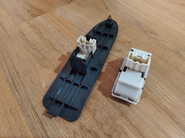 ช่องใส่ของในคอนโชล และกรอบคอนโซลตรงที่จุดบุหรี่ ตรงรุ่น โตโยต้า3ห่วง EE,AE100-101 อะไหล่เก่านอก สวิคกระจกไฟฟ้า หน้าซ้าย และหลัง กระจกประตู รูปที่ 7