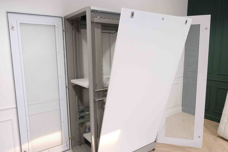 19" Germany Server Rack ตู้ Server Rack สูง 180 cm ตู้เสริฟเวอร์โครงเหล็กสีขาว ตู้แร็ค IT  แบบมีล้อ รูปที่ 3