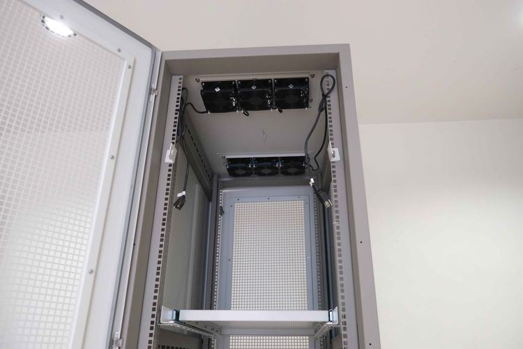 19" Germany Server Rack ตู้ Server Rack สูง 180 cm ตู้เสริฟเวอร์โครงเหล็กสีขาว ตู้แร็ค IT  แบบมีล้อ รูปที่ 17