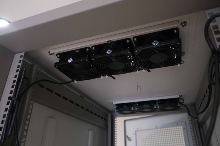 19" Germany Server Rack ตู้ Server Rack สูง 180 cm ตู้เสริฟเวอร์โครงเหล็กสีขาว ตู้แร็ค IT  แบบมีล้อ รูปที่ 5