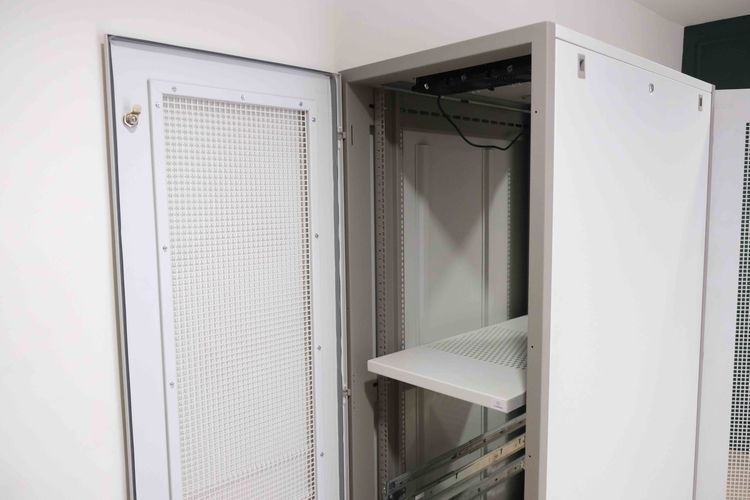 19" Germany Server Rack ตู้ Server Rack สูง 180 cm ตู้เสริฟเวอร์โครงเหล็กสีขาว ตู้แร็ค IT  แบบมีล้อ รูปที่ 9