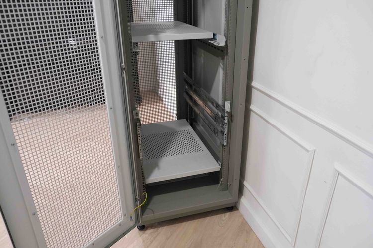 19" Germany Server Rack ตู้ Server Rack สูง 180 cm ตู้เสริฟเวอร์โครงเหล็กสีขาว ตู้แร็ค IT  แบบมีล้อ รูปที่ 10