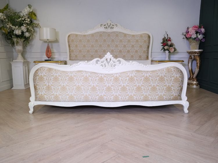 เตียงนอนหลุยส์ 6 ฟุต พร้อมตู้หัวเตียงท็อปกระจก โครงไม้สัก สีขาว สไตล์ยุโรป รูปที่ 5