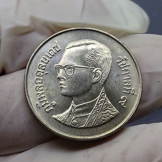 เหรียญ 5 บาท หัวเรือพระที่นั่งสุพรรณหงส์ ปี พ.ศ.2530 ไม่ผ่านใช้ รูปที่ 4