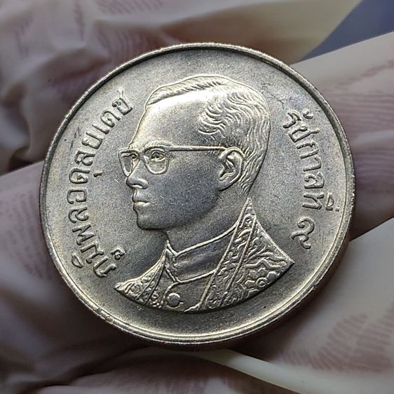 เหรียญ 5 บาท หัวเรือพระที่นั่งสุพรรณหงส์ ปี 2531 ไม่ผ่านใช้ (ตัวติด) รูปที่ 4