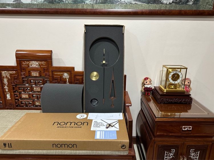 ทอง ไทเทเนียม นาฬิกาเคว้งผนัง