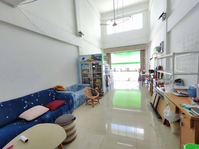 ขายถูกอาคารพาณิชย์ 2.2 ล้าน 3 ห้องนอน 2 ห้องน้ำ 1 ที่จอดรถ ใกล้รพ.กรุงเทพปลวกแดง รูปที่ 4