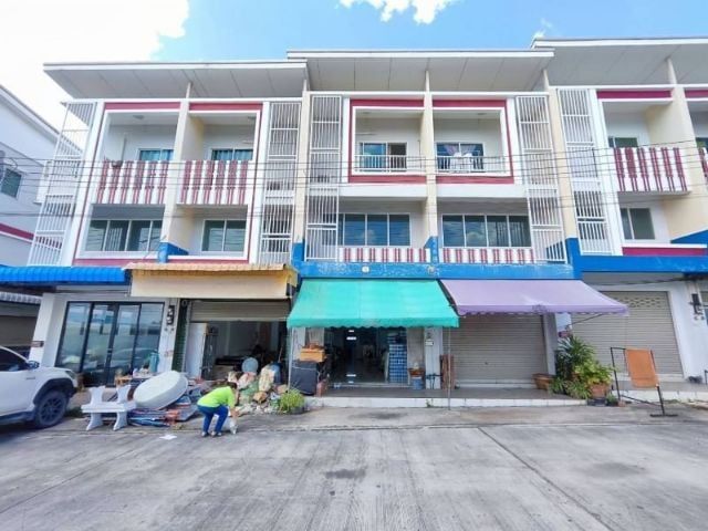 ขายถูกอาคารพาณิชย์ 2.2 ล้าน 3 ห้องนอน 2 ห้องน้ำ 1 ที่จอดรถ ใกล้รพ.กรุงเทพปลวกแดง