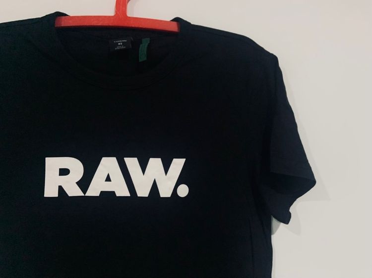 เสื้อยืดคอดลม RAW แท้ 💯 size SX ขนาด อก 19 ยาว 26.5 นิ้ว สภาพใหม่มาก สีดำสนิท ทรงสวย เนื้อผ้านิ่มยืดหยุ่นดีมาก หายากน่าสะสมครับ รูปที่ 2