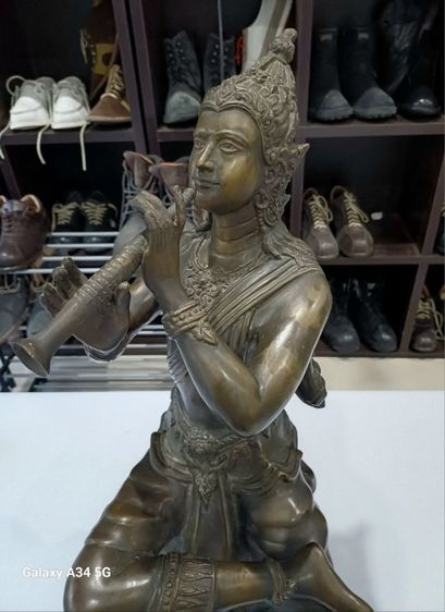 ขาย รูปหล่อทองเหลือง ทรงพระอภัยมณี ขนาดสูง 63cm กว้าง 25cm เป็นของเก่าแท้โบราณ เก็บมานานกว่า 40 ปี เป็นทองเหลืองแท้ ไม่มีซ่อม ไม่มีตำหนิใดๆ รูปที่ 17