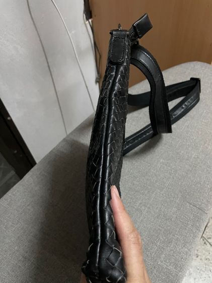 กระเป๋าคอสบอดี้สีดำของBottaga💯📌📌 รูปที่ 8