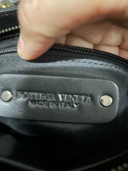 กระเป๋าคอสบอดี้สีดำของBottaga💯📌📌 รูปที่ 5