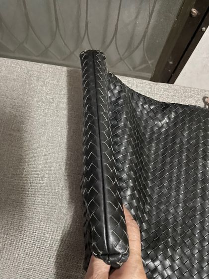 กระเป๋าคอสบอดี้สีดำของBottaga💯📌📌 รูปที่ 4