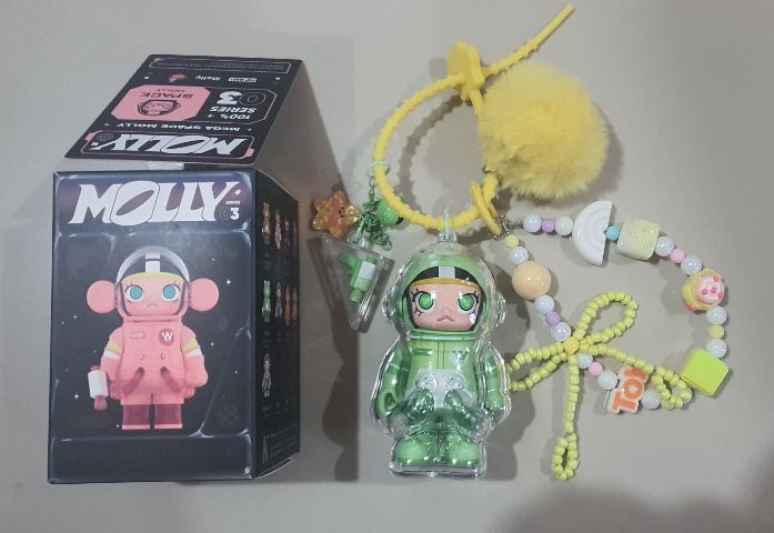 พวงกุญแจ
MollySpace เขียว แท้จาก pop mart รูปที่ 3