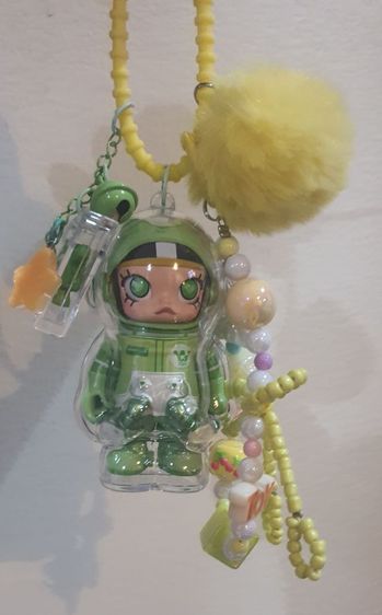 พวงกุญแจ
MollySpace เขียว แท้จาก pop mart รูปที่ 2