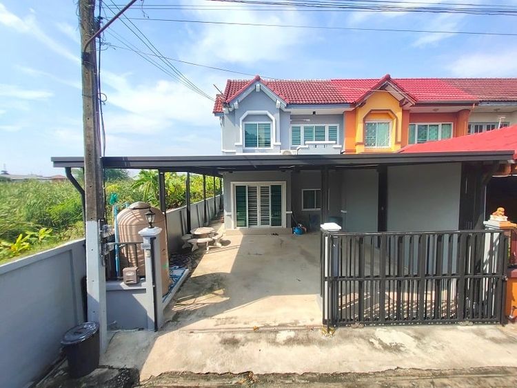 มีบางส่วน ขายทาวเฮาส์ 2 ชั้น ม.แพรมาพรคลอง4 เนื้อที่ 42 ตรว. 4 ห้องนอน 2 ห้องน้ำ ห้องมุมทำใหม่ทั้งหลัง