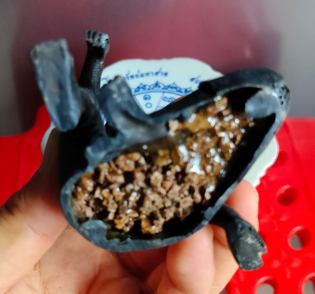 ตาฤาษีเนรมิตสิทธิโชค ขนาดบูชา ใต้ฐานอุดด้วยมวลสารศักดิ์สิทธิ  ท่านเจ้าคุณ พระราชสิริวัชรรังษี วัดชินวราราม วรวิหาร หลวงพ่อชำนาญ ออกวัดบางกุฏีทอง จ.ปทุมธานี กฐิน 2 พ.ย. 2557 ขนาดหน้าตัก 3 นิ้ว พร้อมพานเซรามิคกว้าง 5 นิ้ว ตอกโค๊ดและหมายเลข รูปที่ 5