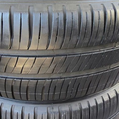 185​ 55 16 Michelin​ energy xm2​ ปี21 ดอกเต็มๆ นุ่มเงียบสุดๆพร้อมใช้อีกนาน​ ผลิตกลางปี21 ลงพื้น​ปลายปี​ ชุด​4เส้น​ 2,800​ บาท 
