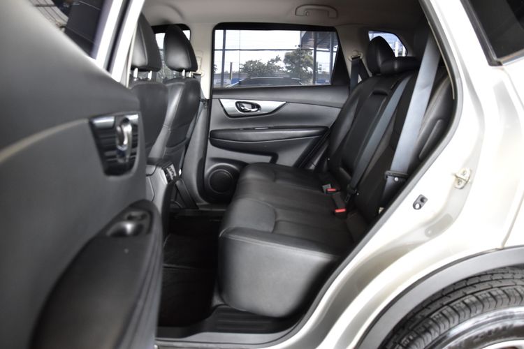 Nissan X-Trail 2016 Utility-car ไฮบริด ไม่ติดแก๊ส เกียร์อัตโนมัติ บรอนซ์เงิน รูปที่ 4
