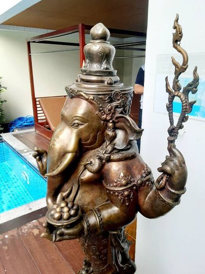 พระพิฆเนศ เนื้อบรอนซ์ สูง 108 เซ็นต์ ฐาน 33 เซ็นต์ ผลงาน รศ.ดร.สุวัฒน์ แสนขัติยรัตน์ ประกอบพิธี โดย ครูบาอริยชาติ วัดแสงแก้วโพธิญาณ รูปที่ 5