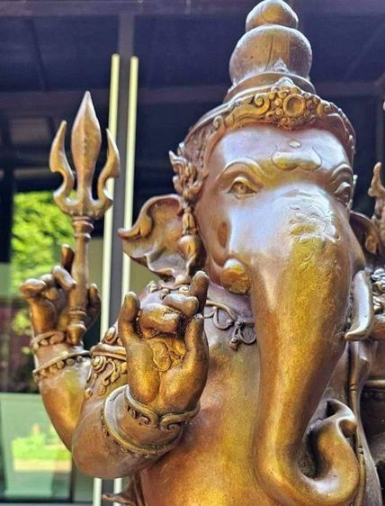 พระพิฆเนศ เนื้อบรอนซ์ สูง 108 เซ็นต์ ฐาน 33 เซ็นต์ ผลงาน รศ.ดร.สุวัฒน์ แสนขัติยรัตน์ ประกอบพิธี โดย ครูบาอริยชาติ วัดแสงแก้วโพธิญาณ รูปที่ 17