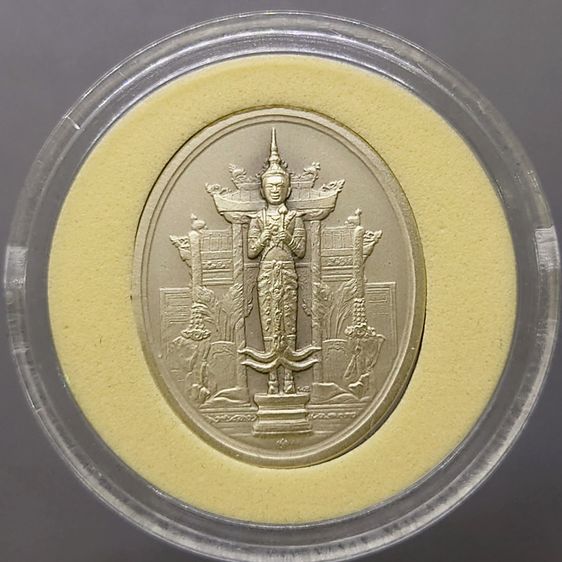 เหรียญพระคลังเพชรยอดมงกุฎ หลังยันต์เกราะเพชร พ.ศ.2556 เนื้อเงินรมดำพ่นทรายพิเศษ พร้อมกล่องหนังและใบรับรอง รูปที่ 4