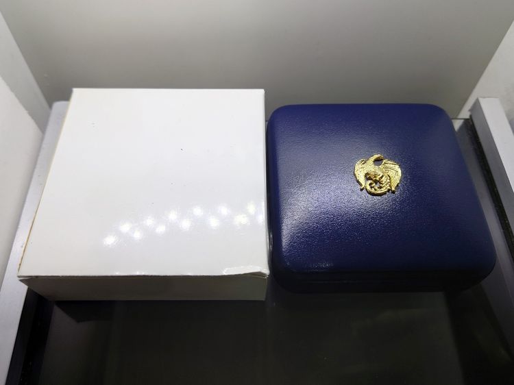 เหรียญพระคลังเพชรยอดมงกุฎ หลังยันต์เกราะเพชร พ.ศ.2556 เนื้อเงินรมดำพ่นทรายพิเศษ พร้อมกล่องหนังและใบรับรอง รูปที่ 7