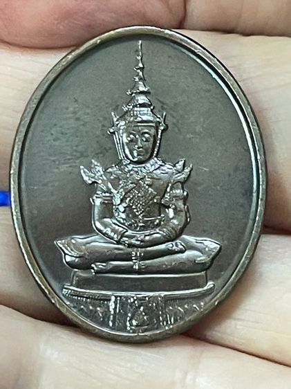 เหรียญ พระแก้วมรกต ฤดูร้อน เนื้อทองแดงรมดำ พร้อมกล่องที่ระลึก ปี 2525 สมโภชกรุงรัตนโกสินทร์ 200 ปี รูปที่ 9