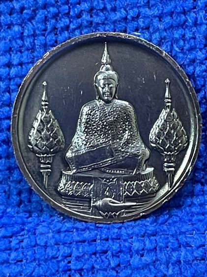 เหรียญ พระแก้วมรกต ฤดูร้อน เนื้อทองแดงรมดำ พร้อมกล่องที่ระลึก ปี 2525 สมโภชกรุงรัตนโกสินทร์ 200 ปี รูปที่ 7