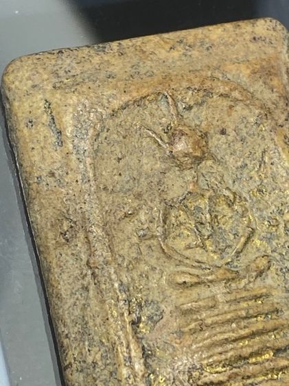 พระสมเด็จเกศไชโย พิมพ์ 6 ชั้น อกตลอด   พระใช้มาแต่เดิมมีสึก เก่าเป็นธรรมชาติ     P 295 รูปที่ 11