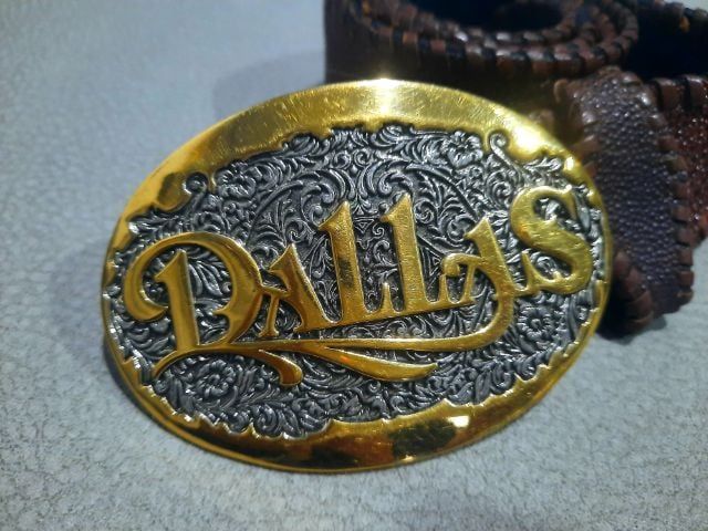 ขอขายหัวเข็มขัด Dallas cowboy เคลือบทองคำ24 KGPแท้แบบหนาๆของยี่ห้อ ADM Award design medals, inc. po.box 1088 Norman okla 71070.made in USA 