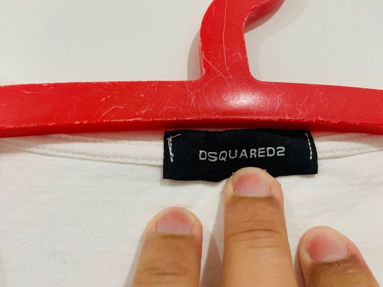 เสื้อยืด DSQUARE2 แท้ 💯 size M ขนาด อก 21 ยาว 27 นิ้ว สภาพดีมาก สีขาว ดีเทลสวย สกีนจม หายากน่าสะสมครับ รูปที่ 3