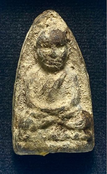 หลวงปู่ทวดปี 2497 พิมพ์ใหญ่หัวขีด ไหลจุดหรือพิมพ์ใหญ่ A เนื้อนิยม  สวยมากหน้าตาคมชัด สภาพเดิม ๆ         P 707