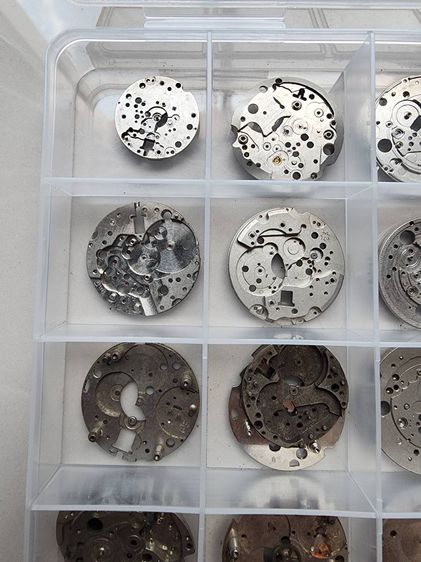 อะไหล่นาฬิกา แท่นเครื่องเปล่า เก่าเก็บเดิมๆ สภาพดี หายาก เหมาๆ ทั้งหมด 20 ชิ้น  พร้อมส่ง ขายตามสภาพครับ รูปที่ 5