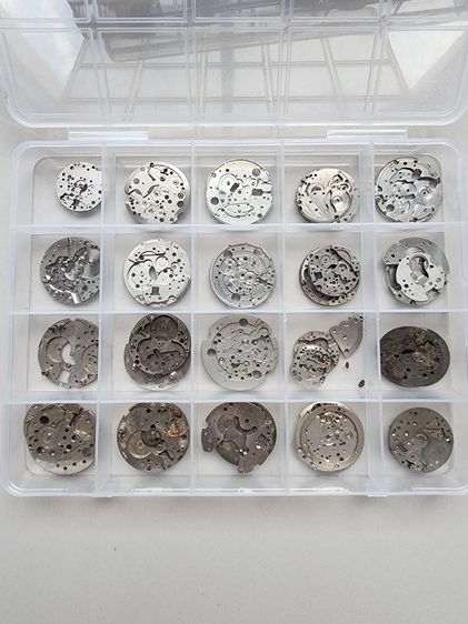 อะไหล่นาฬิกา แท่นเครื่องเปล่า เก่าเก็บเดิมๆ สภาพดี หายาก เหมาๆ ทั้งหมด 20 ชิ้น  พร้อมส่ง ขายตามสภาพครับ