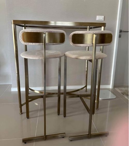 โต๊ะบาร์ท็อปกระจก Luxury พร้อมเก้าอี้บาร์ 2 ที่นั่ง สภาพใหม่สวย 