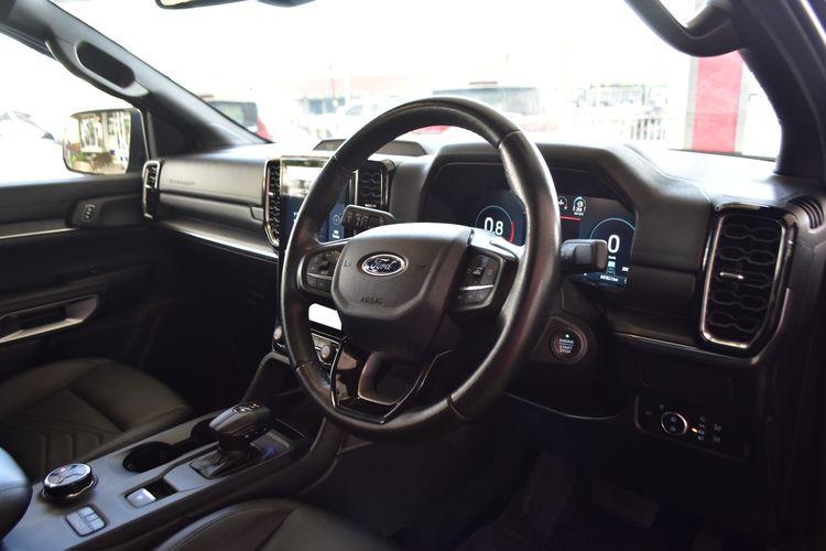 Ford Everest 2022 2.0 Titanium Plus 4WD Utility-car ดีเซล ไม่ติดแก๊ส เกียร์อัตโนมัติ ดำ รูปที่ 4