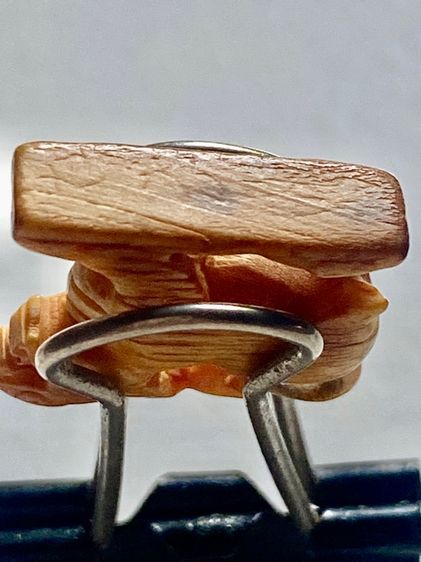 สิงห์หลวงพ่อหอม วัดชากหมาก  รับจากหลวงพ่อ เก่าเกสภาพ ชำรุดขาหักตามภาพ  มีจารใต้ฐาน รูปที่ 2